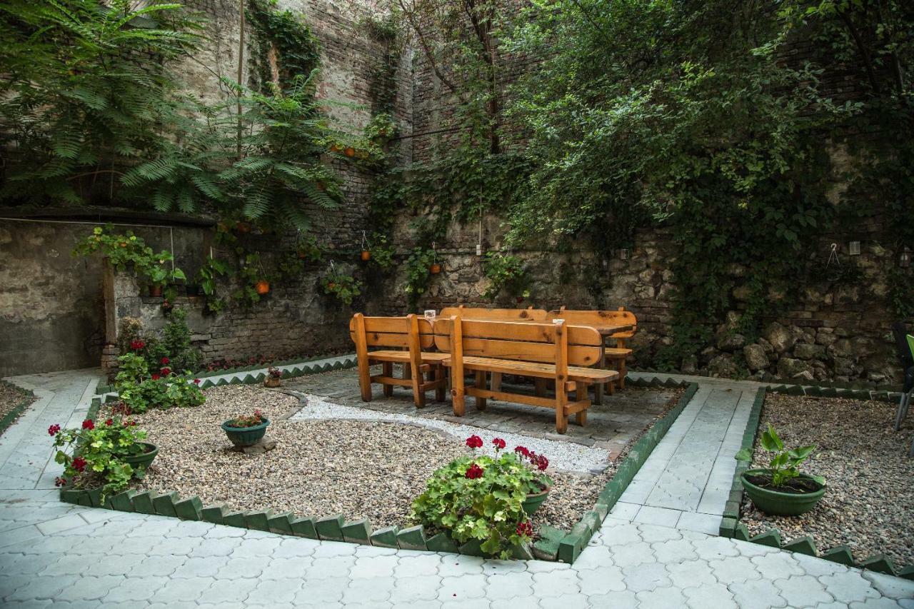 White Owl Hostel Belgrade Exterior photo